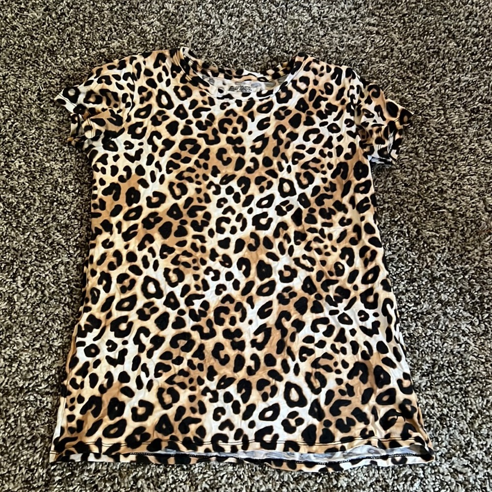 PINK Vs Leopard print shirt